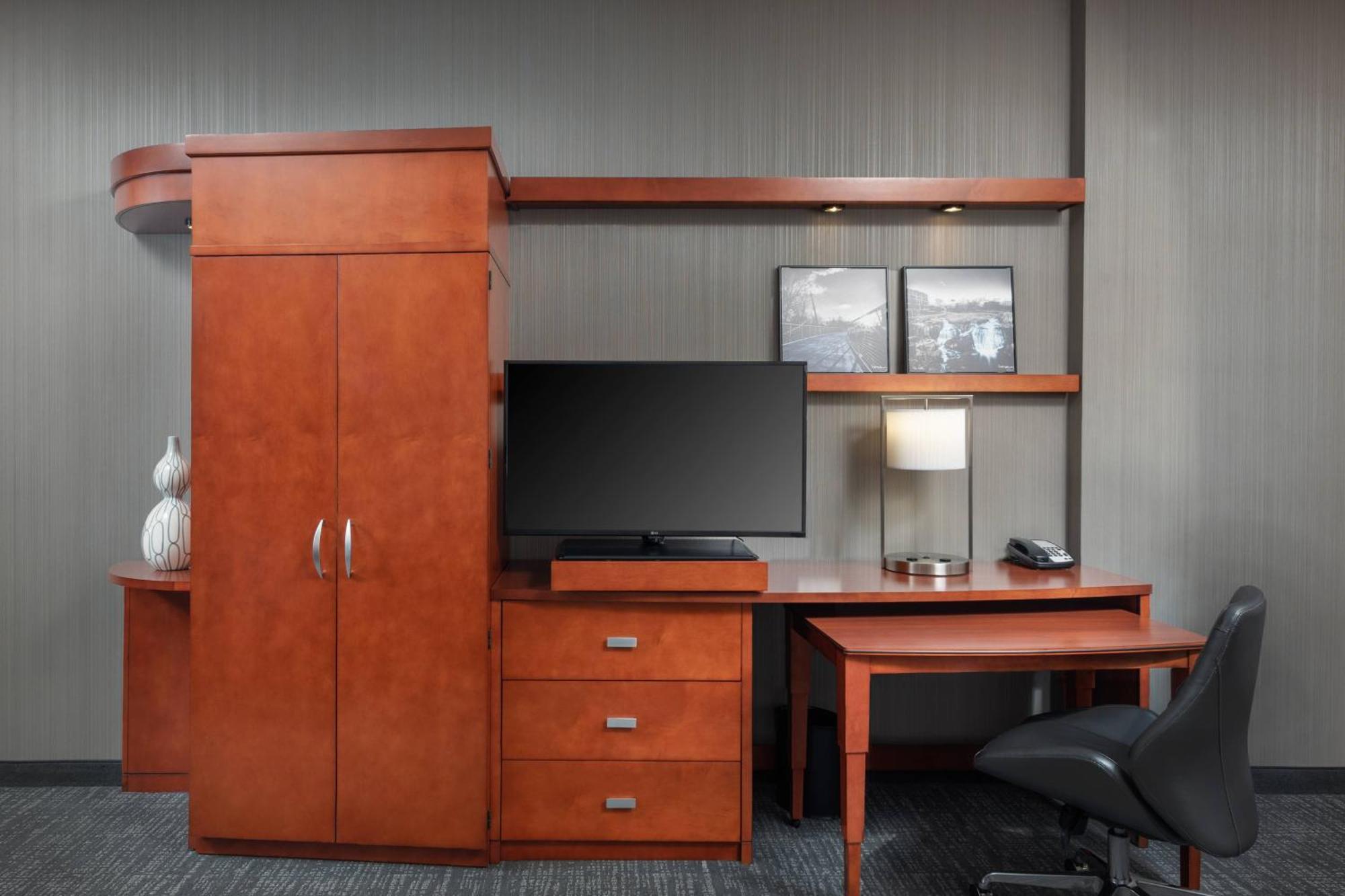 Courtyard By Marriott Greenville Downtown Kültér fotó