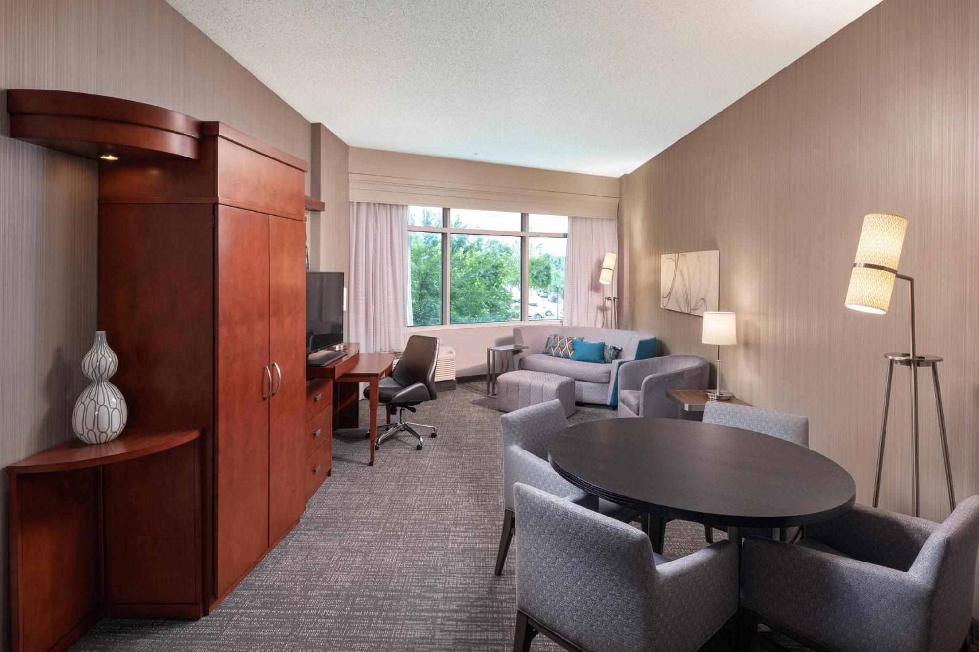 Courtyard By Marriott Greenville Downtown Kültér fotó